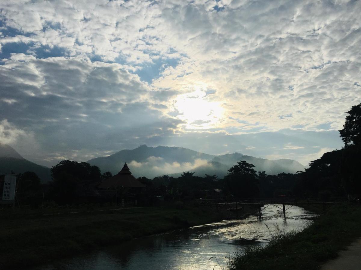 Golden Hut -Chill Bungalows In Town黄金泰式传统独栋小屋 Pai Bagian luar foto