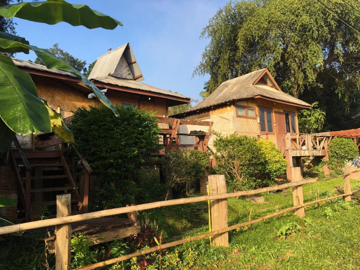 Golden Hut -Chill Bungalows In Town黄金泰式传统独栋小屋 Pai Bagian luar foto